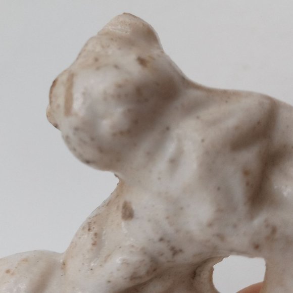 Vintage Dog Figurine At Hydrant Figure Ceramic Collectible - Picture 6 of 9